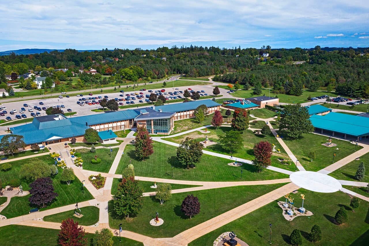 69风流 campus aerial